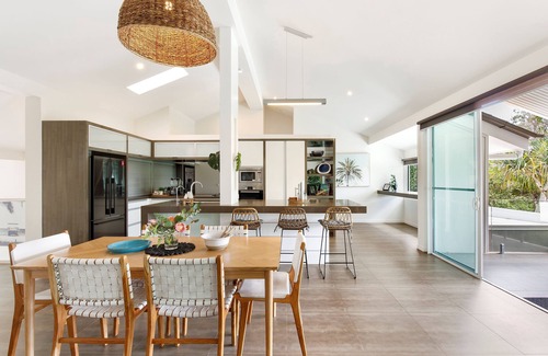 Noosa Heads Casa | Prime Location, Views & Sunsets, Walk to Beach