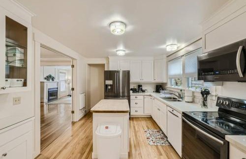 Lower Queen Anne Apartamento | Prime Location walk to attractions w Free Parking