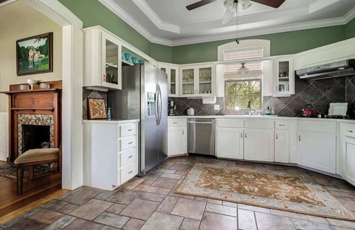 Johnson City Casa | Prime Location-walk to Food, Bars and Wineries!