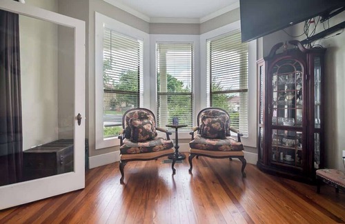 Johnson City Casa | Prime Location-walk to Food, Bars and Wineries!