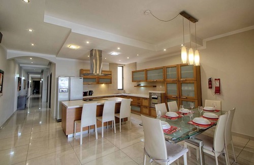 Gzira Apartamento | Make your holiday worthwhile at this fabulous accommodation just a minute away from Sliema ferries