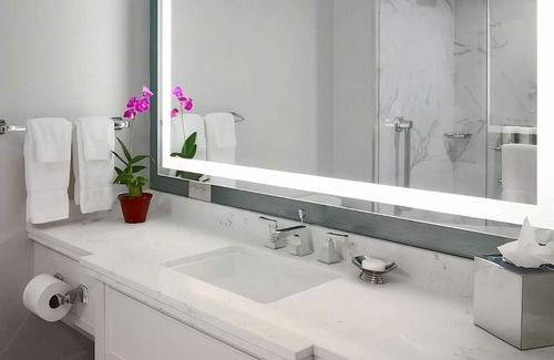 French Quarter Hotel | Prime Location! With Pool, Pet-friendly, Near New Orleans Jazz Museum!