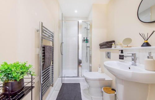 Hillingdon Apartamento | Prime Luxury, Heathrow, FreeParking, WiFi, Netflix
