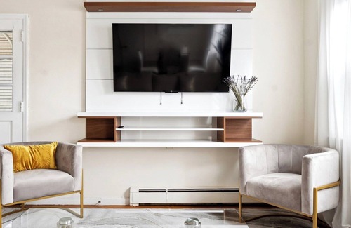 White Plains Casa | Prime Luxury NY: Free Parking + Mins to Downtown Left Side