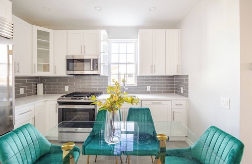 Southeast Yonkers Casa | Prime Luxury NY with Balcony Wood Burning Fire Place!