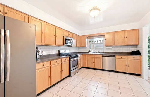 Southeast Yonkers Casa | Prime Luxury NYC with Balcony+Gameroom+Free Parking!