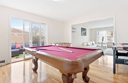 Southeast Yonkers Casa | Prime Luxury NYC with Balcony+Gameroom+Free Parking!