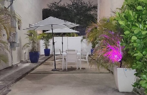 Seybold Villa | Spacious Tropical Charming Villa