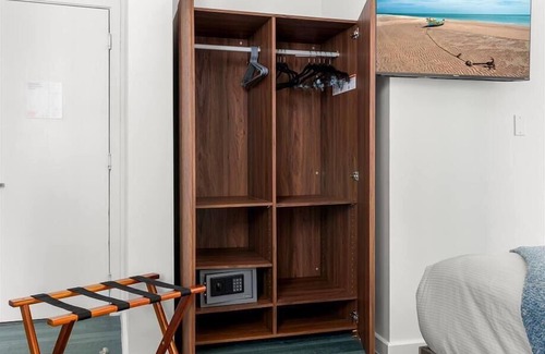 West Avenue Hotel | Prime Miami Queen Studio | nr Lincoln Road & Miami Beach