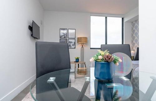 East Little Havana Apartamento | Prime Miami Retreat with King Bed Near Brickell & Marlins Park