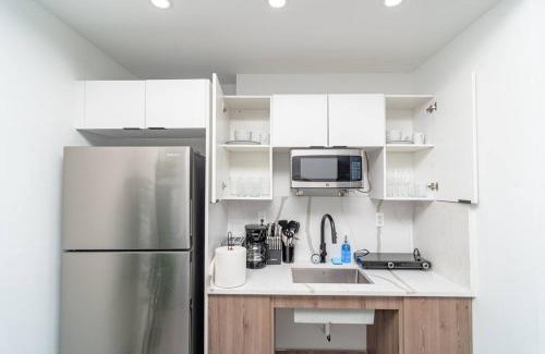 East Little Havana Apartamento | Prime Miami Retreat with King Bed Near Brickell & Marlins Park