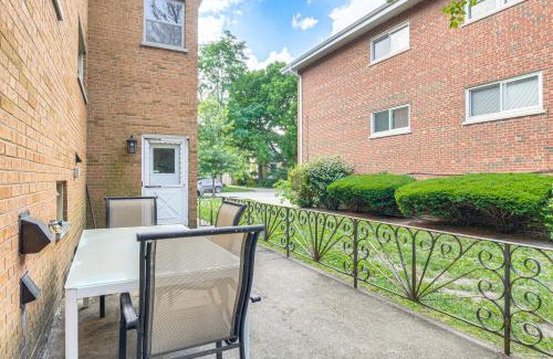 Oak Park Apartamento | Prime Oak Park Location Modern Home with Yard!