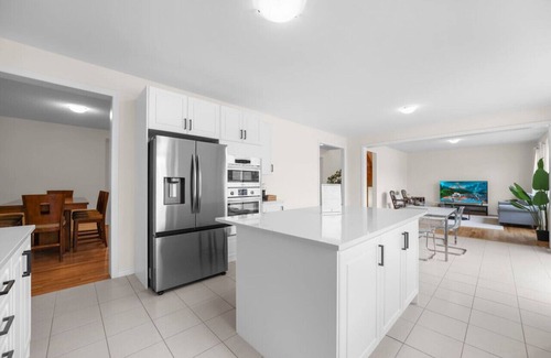 Otonabee-South Monaghan Casa | Prime Peterborough: 4BR + Office, Newly Renovated