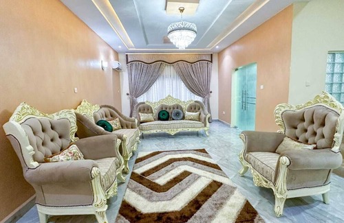 Utako Casa | Prime Residence Abuja: Short Stay Rental Apartment for Visitors and Travellers