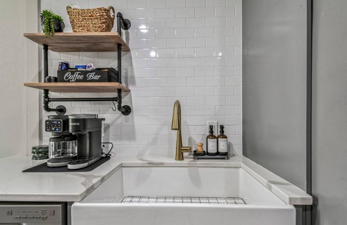 Port Tampa City Casa | Prime S Tampa Location with Hot Tub, Deck, Grill, Near Beach!