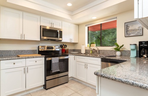 Canyon Corridor Condominio | Prime South Palm Springs, Luxury 2 bed, 2 bath condo, VIEWS!!