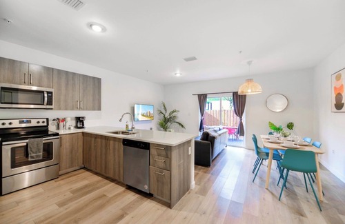 Golden Glades Casa | Prime Townhouses Near Design District