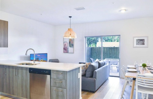 Golden Glades Casa | Prime Townhouses Near Design District
