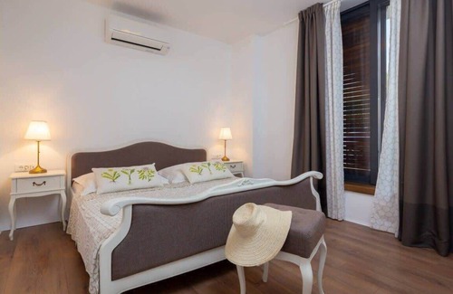 Kastela Villa | Prime Villa For Family With Swimming Pool
