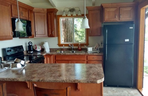 Alexandria Bay Cabaña | Prime waterfront cottage in Thousand Islands, wifi, Pet-Freindly