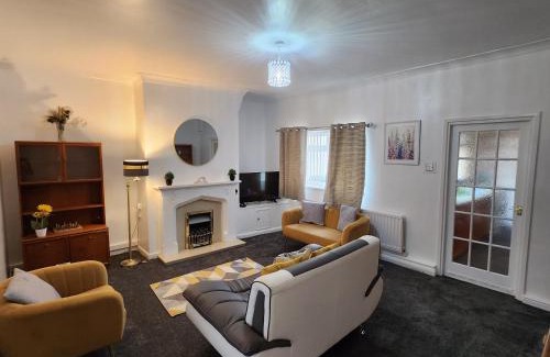 Blyth Apartamento | Primos Palace 4 - Bedroom House in Blyth