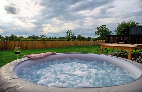 Wollerton Apartamento | Primrose Barn : Hot Tub, Games Room, Pet Friendly