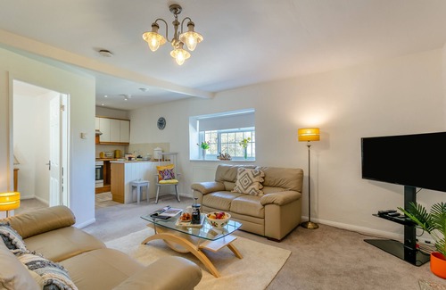 Whitstone Casa | Primrose Cottage - Bennetts Court