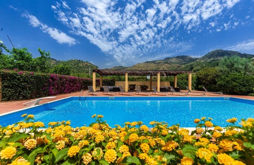 Trappitello Villa | Taormina espectacular jardín, 2 piscinas, wify, vista impresionante, playa 2 kms