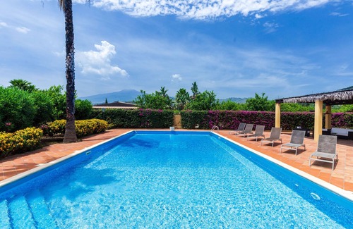 Trappitello Villa | Taormina espectacular jardín, 2 piscinas, wify, vista impresionante, playa 2 kms