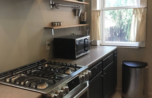 St. Louis Casa | Princeton Heights House & Yard Stylish~Safe~Walkable