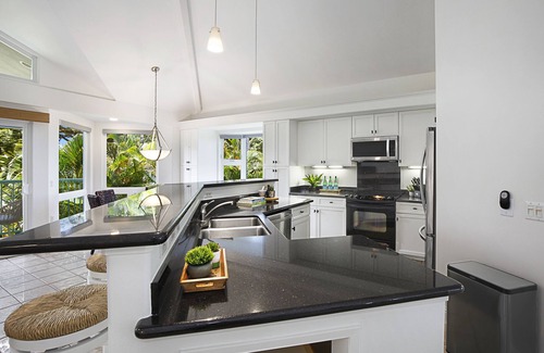 Kaiulani Casa | Princeville Luxury Townhouse, modern with A/C.