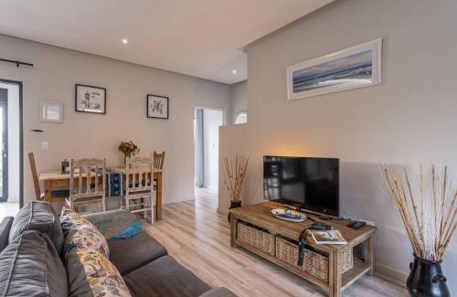 Pringle Bay Apartamento | Pringle Bay getaway - 2 bedroom garden apartment