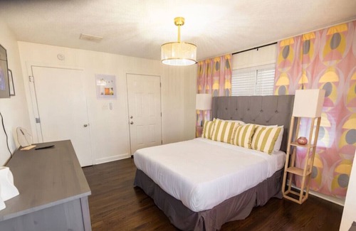 Whitehaven Casa | Priscilla's Retro themed house