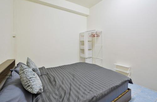 Khlong Toei Apartamento | Prism House Thonglor- Affordable, Smart Stay in the Heart of Sukhumvit, Bangkok