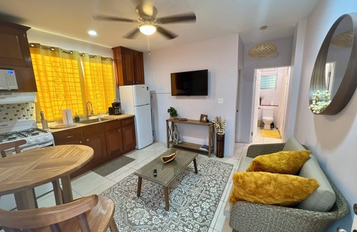 Ciudad de Belice Casa | Pristine 1 Bedroom1 Bathroom Bungalow in Belize City