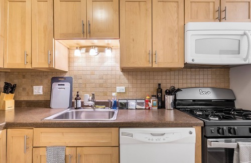 Lake View East Apartamento | Pristine Lakeview l Boystown l Wrigley Haven l Beach