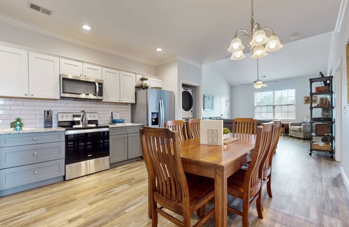 Townsend Condominio | Pristine & Peaceful Condo w/ Free Attraction TIckets & Shared Pool