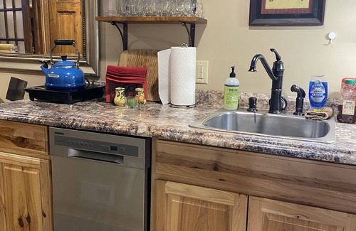 Polaris Apartamento | Estudio de entrada privada con chimenea de gas @ I-71 y Géminis / Polaris por Top Golf