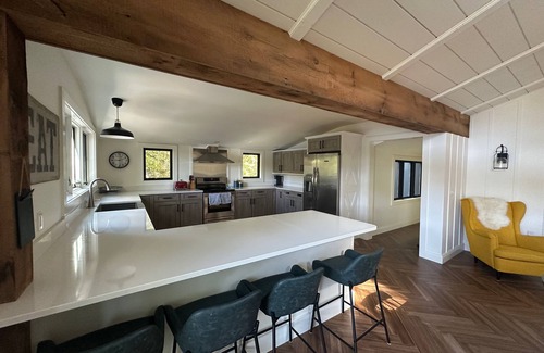 Newbury Casa | Pristine Renovated Waterfront Retreat