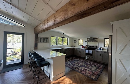 Newbury Casa | Pristine Renovated Waterfront Retreat