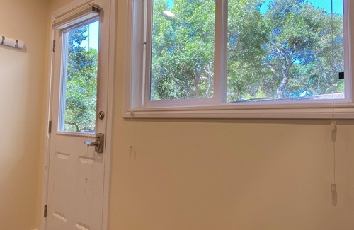 Bayside Acres Apartamento | Pristine New Studio—Walk to SF Bay & State Park! With A/C!
