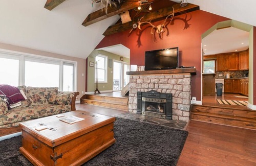 Addington Highlands Casa | Pristine Waterfront! Cabañas en Bon Echo's Edge - Casa principal