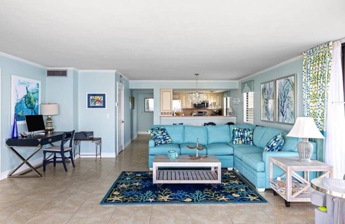 Punta Rassa Condominio | Pristine Waterfront Residence with Panoramic Water Views - Pool Open!