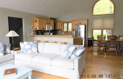 Mancelona Casa | Pristine Waterfront Vacation Home On Desirable All-Sports Big Twin Lake
