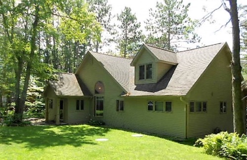 Mancelona Casa | Pristine Waterfront Vacation Home On Desirable All-Sports Big Twin Lake