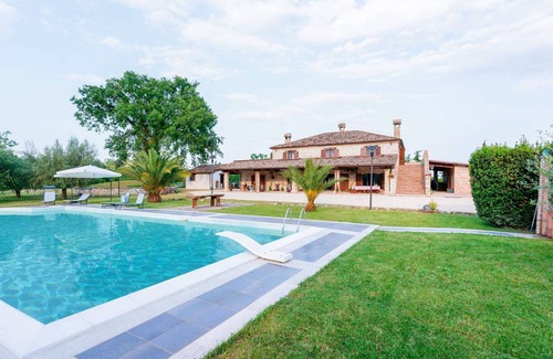 Campli Villa | Casa de vacaciones privada con jacuzzi, piscina privada, WIFI, sauna, TV, patio, cerca de Teramo