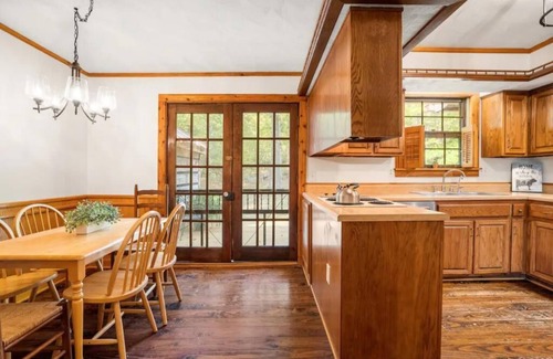 Kedron Cabina | Privacy and peace at the cozy Cabin. Family friendly and pet friendly
