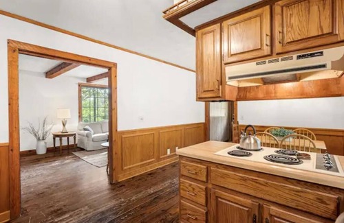 Kedron Cabina | Privacy and peace at the cozy Cabin. Family friendly and pet friendly