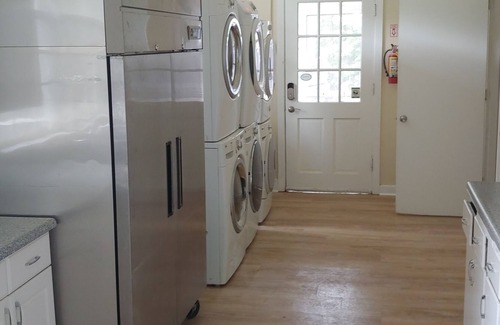 Calhoun Cama Y Desayuno | Privacy Galore!12 bedrooms near creek and walking trail