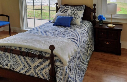 Calhoun Cama Y Desayuno | Privacy Galore!12 bedrooms near creek and walking trail